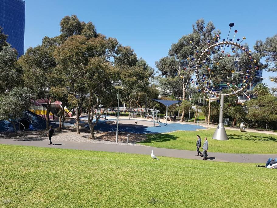 Melbourne Docklands Riverside Views Exterior photo