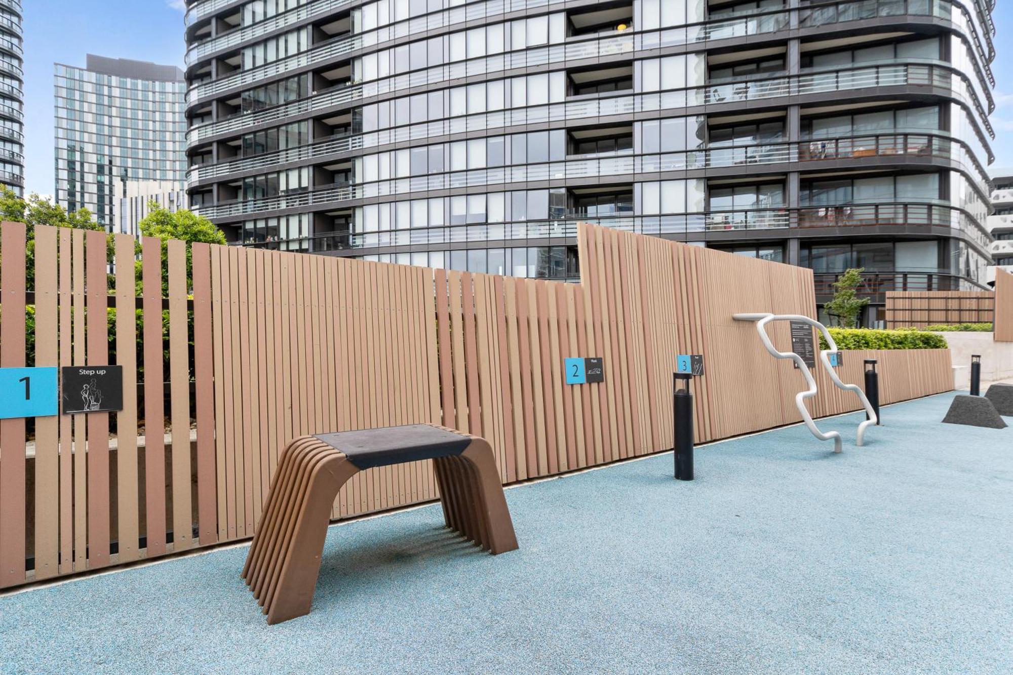 Melbourne Docklands Riverside Views Exterior photo